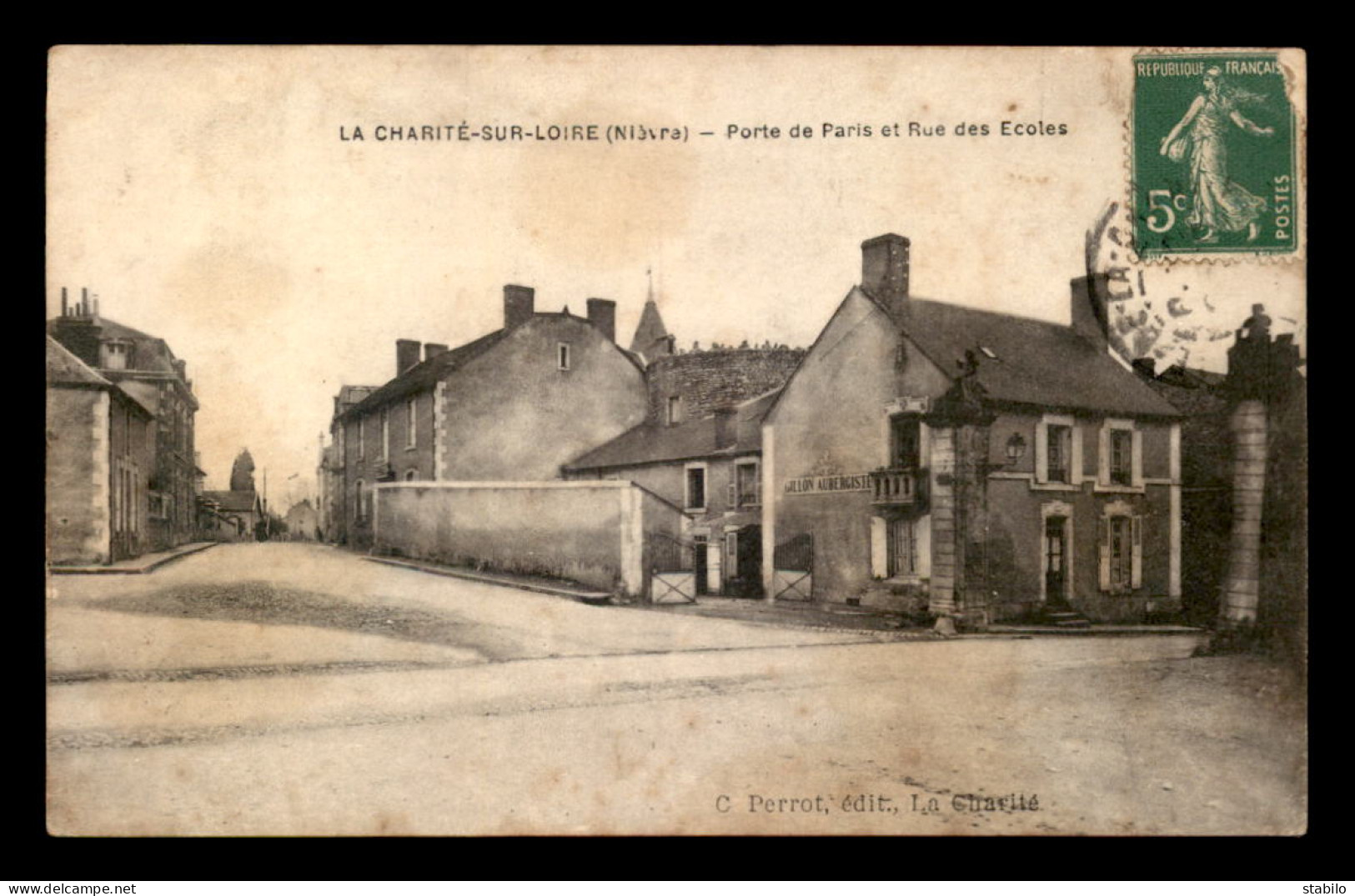 58 - LA CHARITE-SUR-LOIRE - PORTE DE PARIS ET RUE DES ECOLES - La Charité Sur Loire