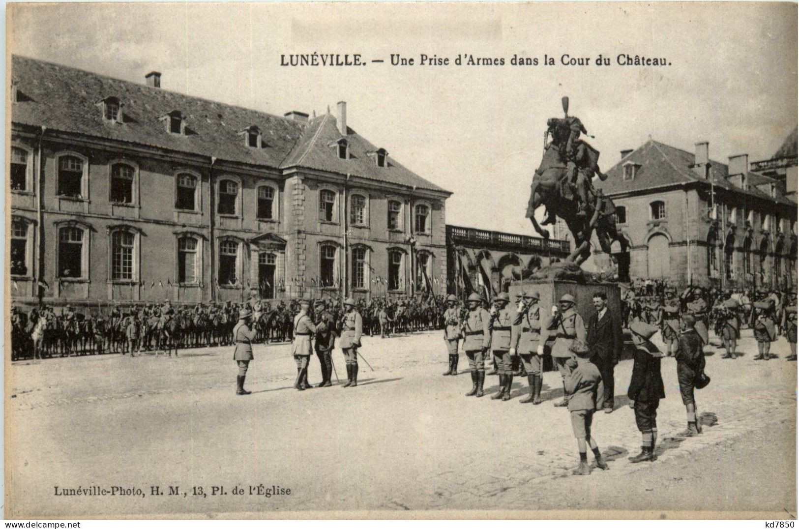 Luneville - Une Prise De Armes Dans La Cour Du Chateau - Luneville