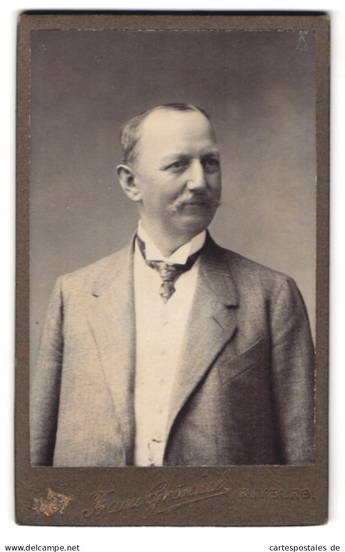 Fotografie Franz Groschel, Rumburg, Portrait älterer Herr Im Grauen Anzug Mit Schnauzbart  - Personnes Anonymes