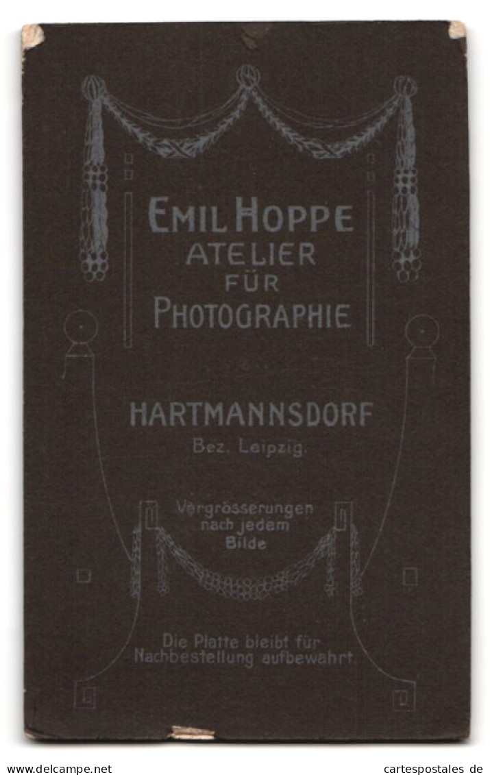 Fotografie Emil Hoppe, Hartmannsdorf, Portrait Herr Im Anzug Mit Krawatte Und Moustache  - Anonymous Persons
