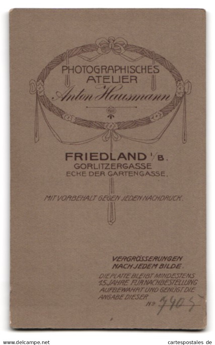 Fotografie A. Hausmann, Friedland I. B., Gorlitzergasse, Portrait Rundliche Frau Im Wessen Kleid Mit Haarreif  - Personnes Anonymes