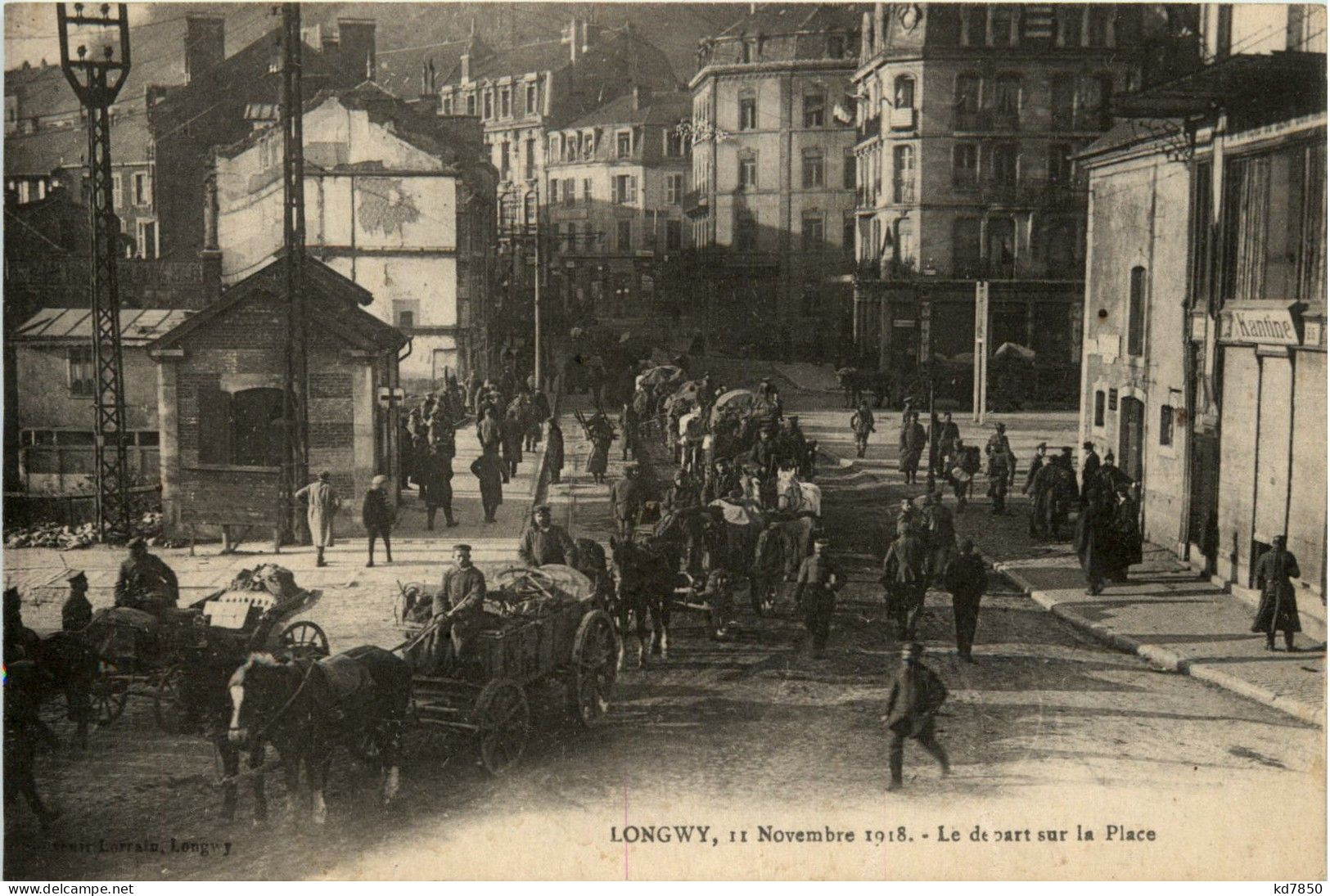 Longwy - 11. Novembre 1918 - Le Depart Sur La Place - Longwy