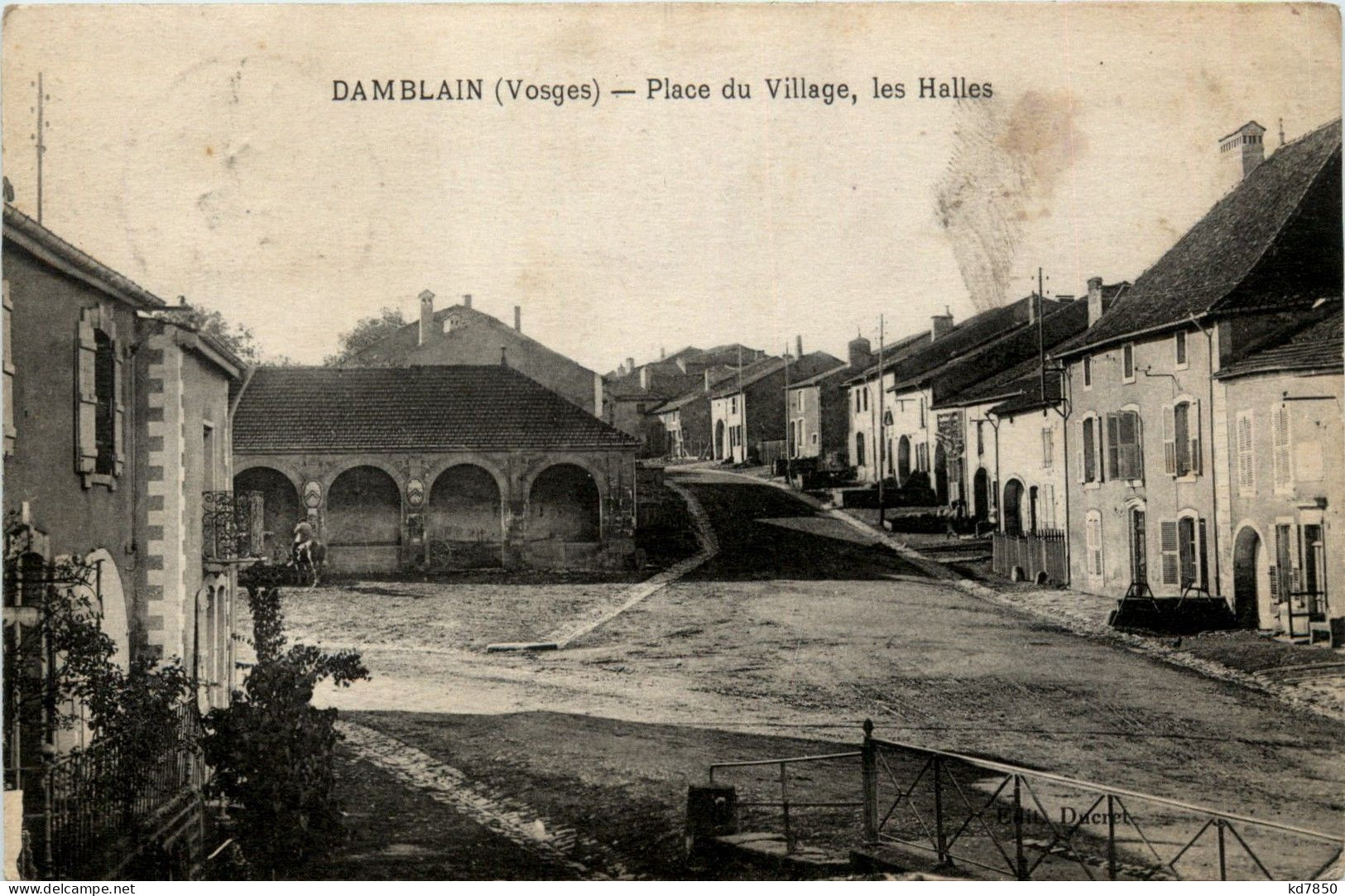 Damblain - Place Du Village - Les Halles - Sonstige & Ohne Zuordnung