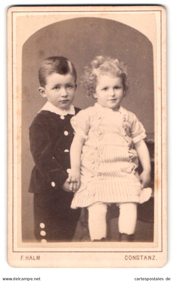 Fotografie F. Halm, Constanz, Rosgartenstr. 20, Portrait Bildschönes Kinderpaar In Niedlicher Kleidung  - Anonieme Personen