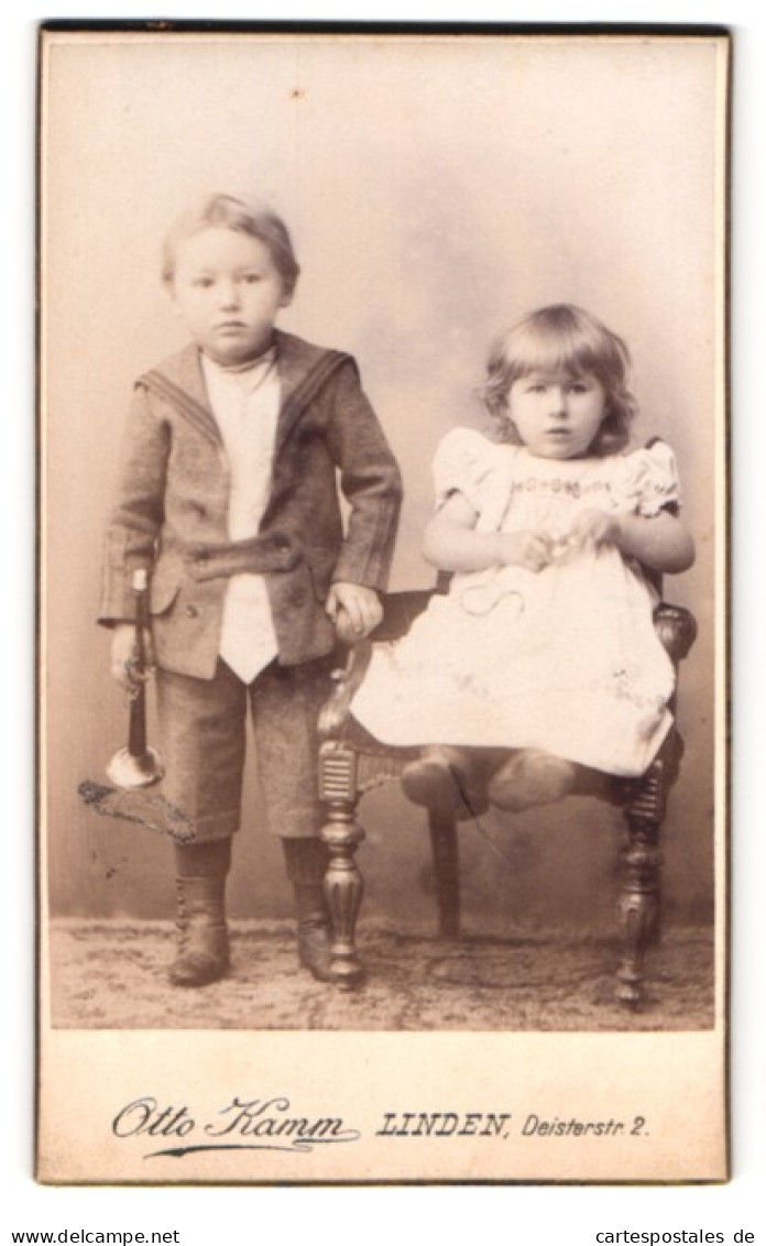 Fotografie Otto Kamm, Hannover, Deisterstrasse 2, Geschwisterchen In Pose Fürs Foto  - Anonieme Personen