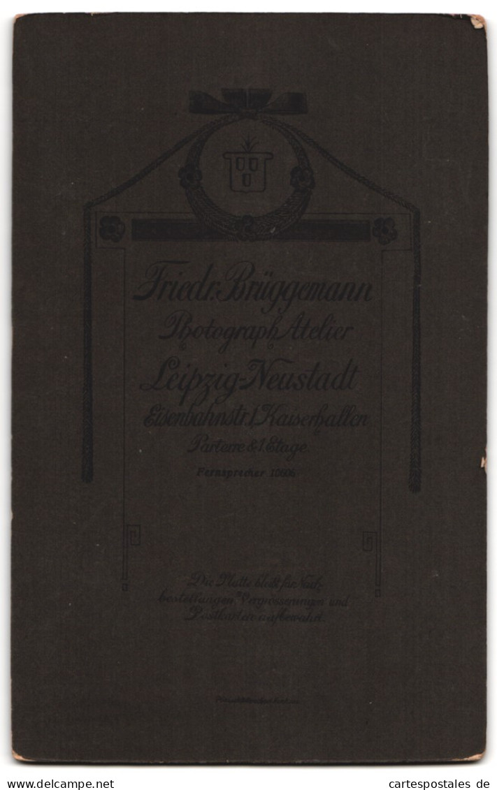 Fotografie Friedr. Brüggemann, Leipzig-Neustadt, Eisenbahnstrasse1, Portrait Modisch Gekleideter Herr Mit Schnauzbart  - Anonyme Personen