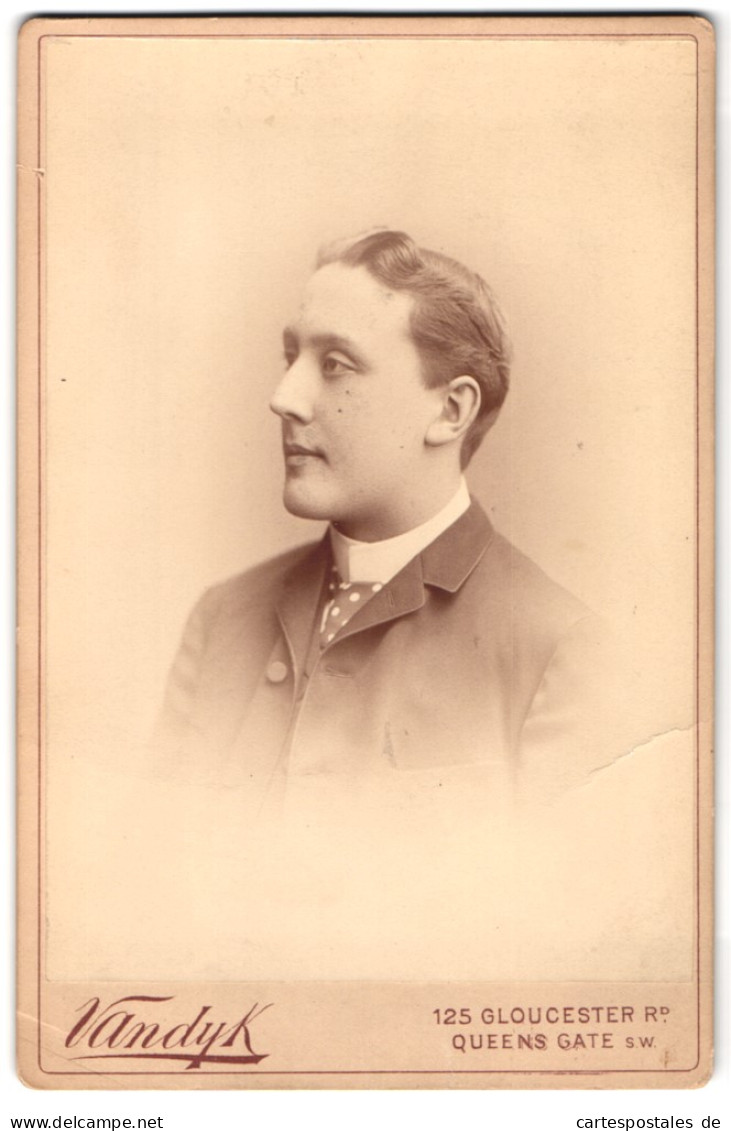Photo C. Vandyk, London-SW, 125, Gloucester Rd., Queens Gate, Portrait Junger Herr Im Anzug Mit Krawatte  - Anonyme Personen