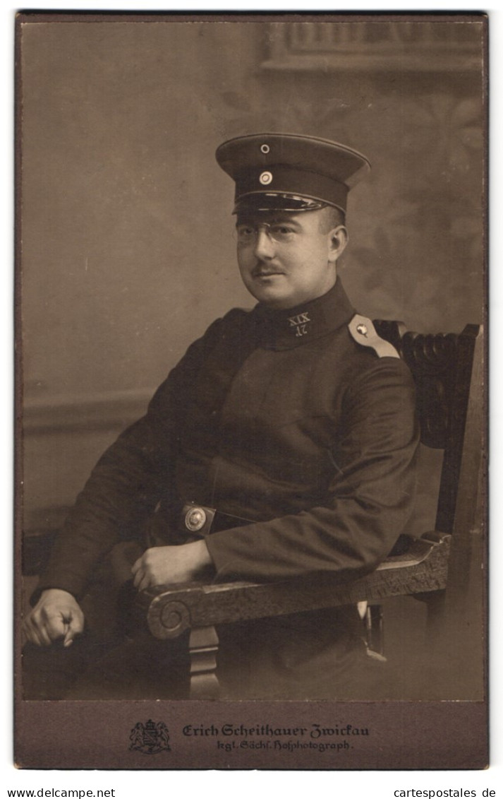 Fotografie Erich Scheithauer, Zwickau I. S., Innere Plauensche Str. 20, Soldat In Uniform Mit Gürtel Und Schirmmütze  - Anonyme Personen