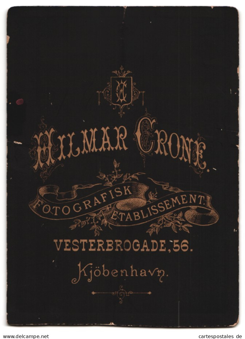 Fotografie Hilmar Crone, Kopenhagen, Vesterbrogade 56, Fünfköpfige Bürgerliche Familie  - Anonyme Personen