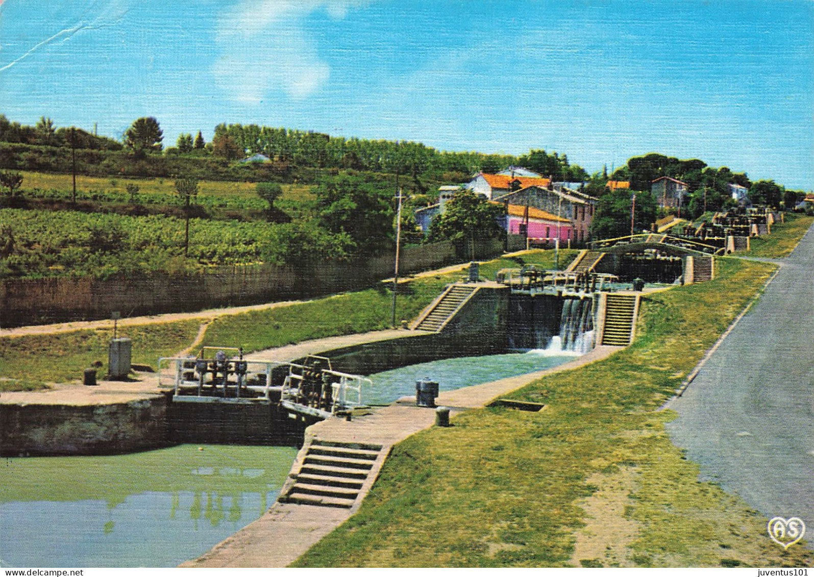 CPSM Béziers-Les Neuf écluses Sur Le Canal Du Midi-Timbre    L2875 - Beziers