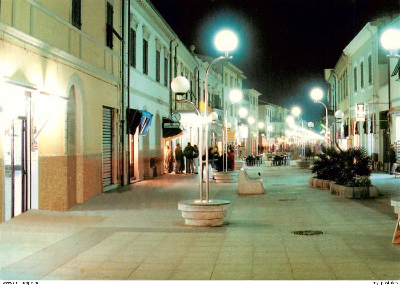 73941713 San_Vincenzo_Livorno_Toscana_IT Zona Pedonale Fussgaengerzone Am Abend - Autres & Non Classés