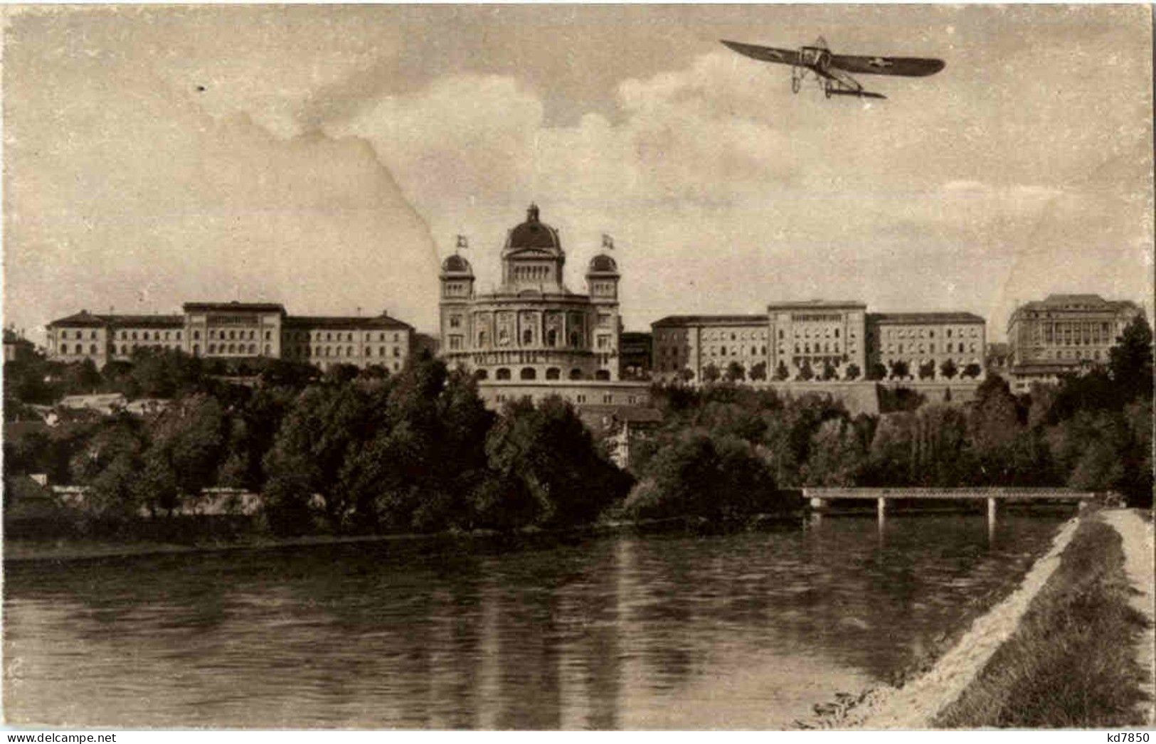 Bern - Parlametsgebäude Mit Flugzeug - Berne