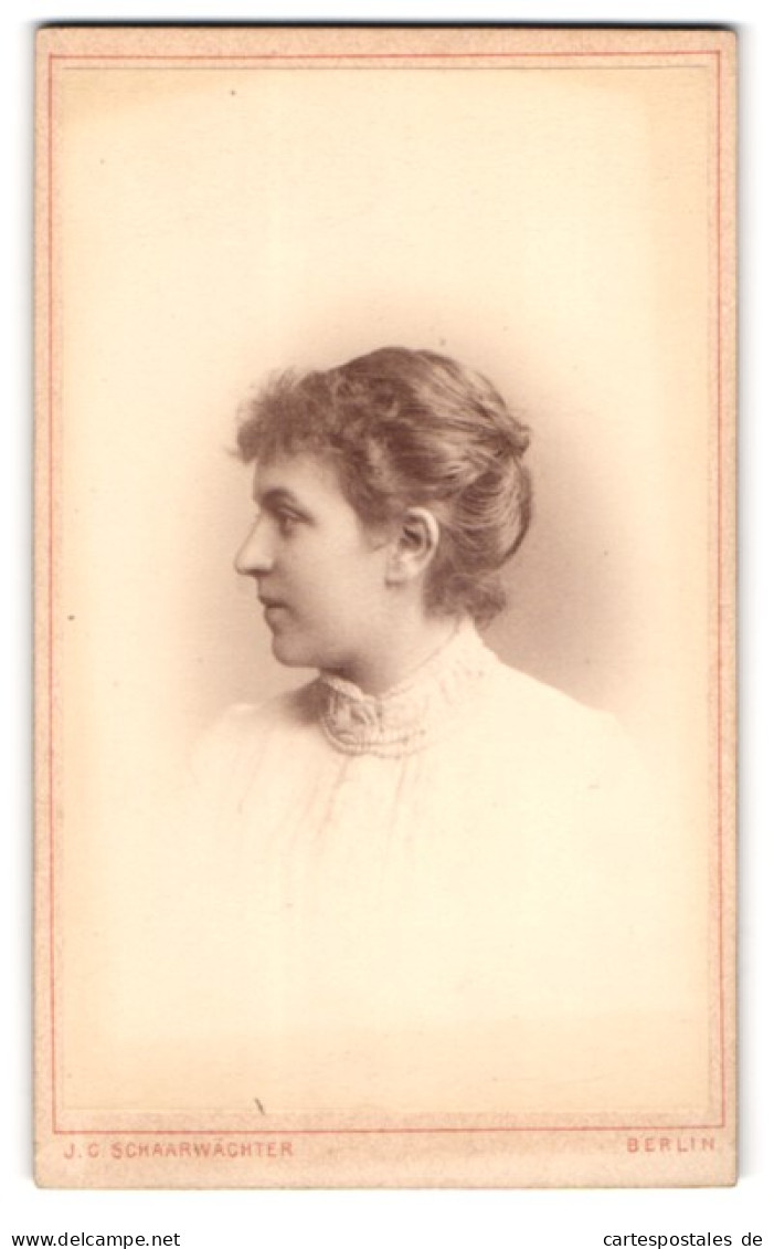 Fotografie J. C. Schaarwächter, Berlin, Friedrichstr. 190, Portrait Brünette Junge Schönheit In Weisser Bluse  - Anonyme Personen