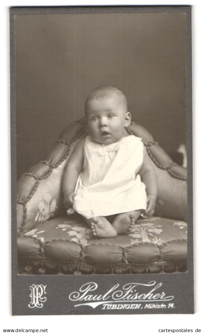 Fotografie Paul Fischer, Tübingen, Mühlstr. 14, Portrait Süsses Baby Im Weissen Hemdchen  - Personnes Anonymes