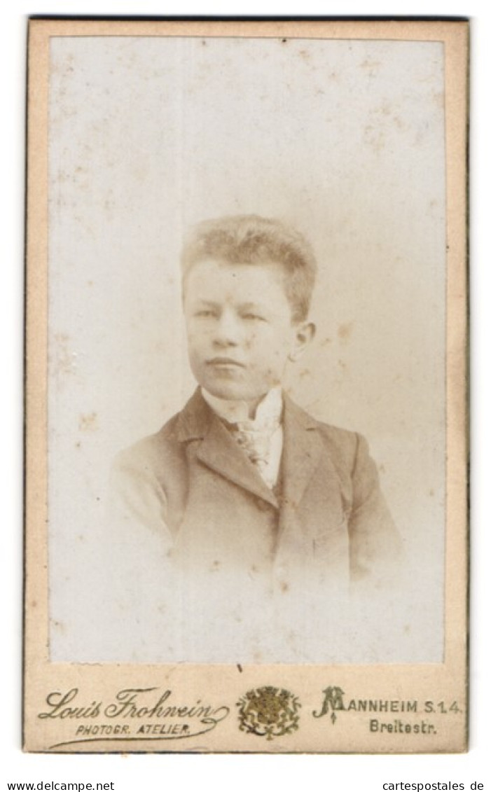 Fotografie Louis Frohwein, Mannheim, Breitestrasse, Portrait Bube Mit Krawatte Im Eleganten Jackett  - Anonymous Persons