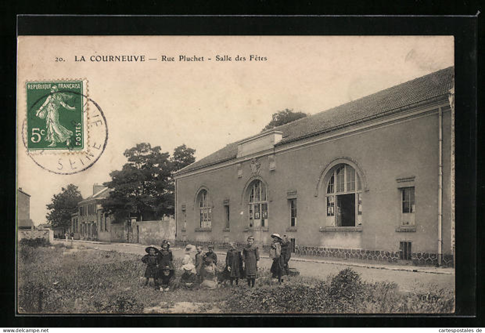 CPA La Courneuve, Rue Pluchet, Salle Des Fetes  - La Courneuve