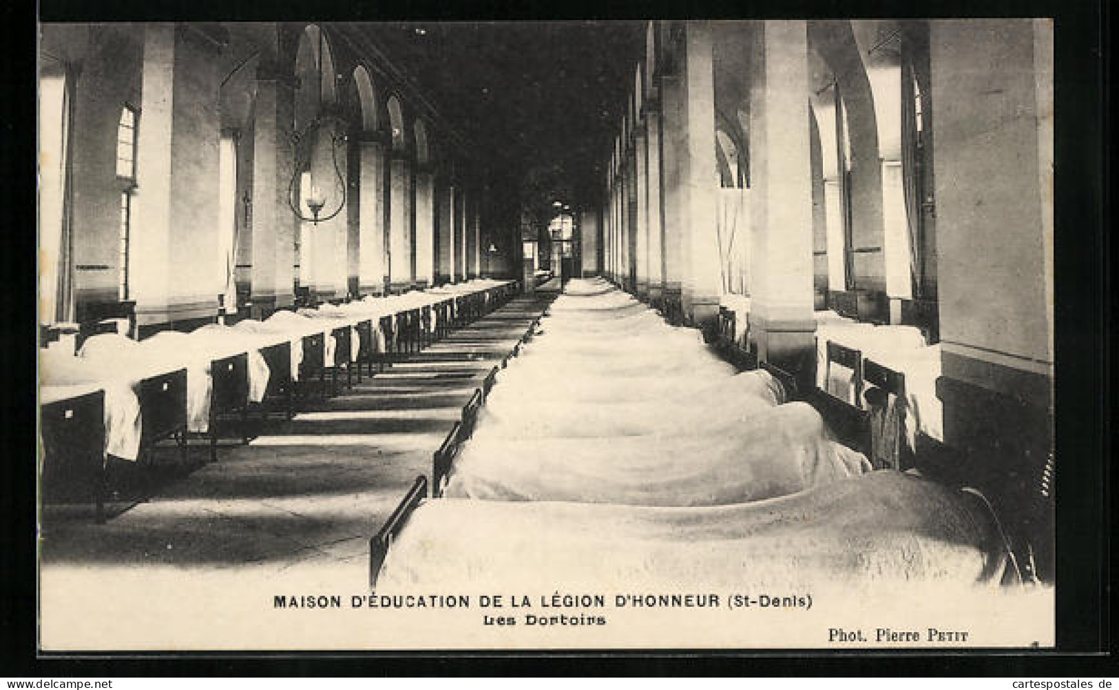 CPA Saint-Denis, Maison D'Éducation De La Légion D'Honneur, Les Dortoirs  - Saint Denis