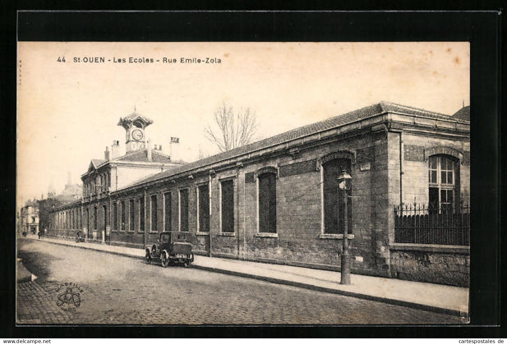 CPA Saint-Ouen, Les Ecoles, Rue Emile-Zola  - Saint Ouen