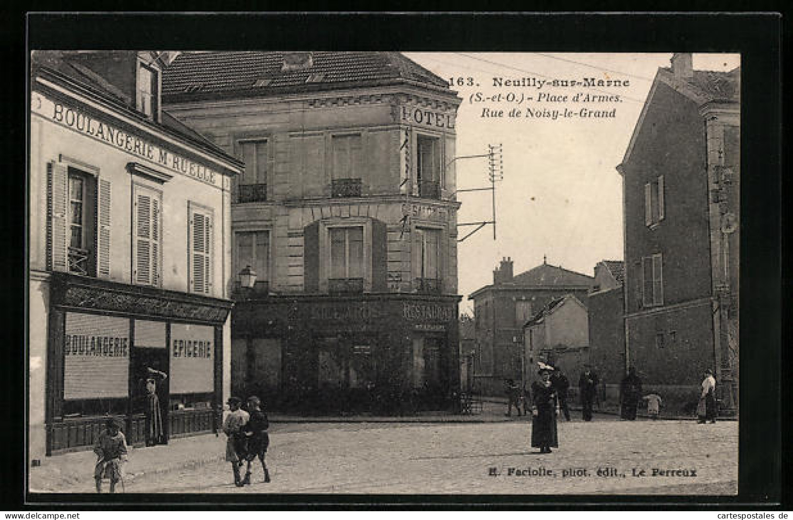 CPA Neuilly-sur-Marne, Place D'Armes, Rue De Noisy-le-Grand  - Noisy Le Grand