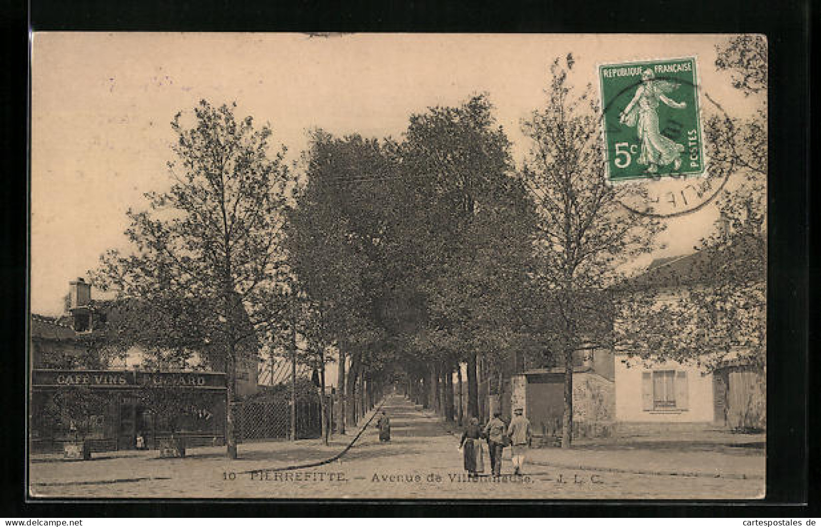 CPA Pierrefitte, Avenue De Villelaneuse  - Autres & Non Classés