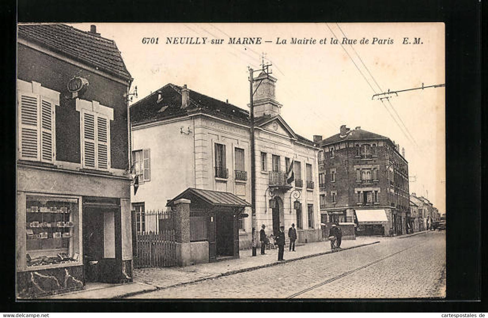 CPA Neuilly-sur-Marne, La Mairie Et La Rue De Paris  - Neuilly Sur Marne