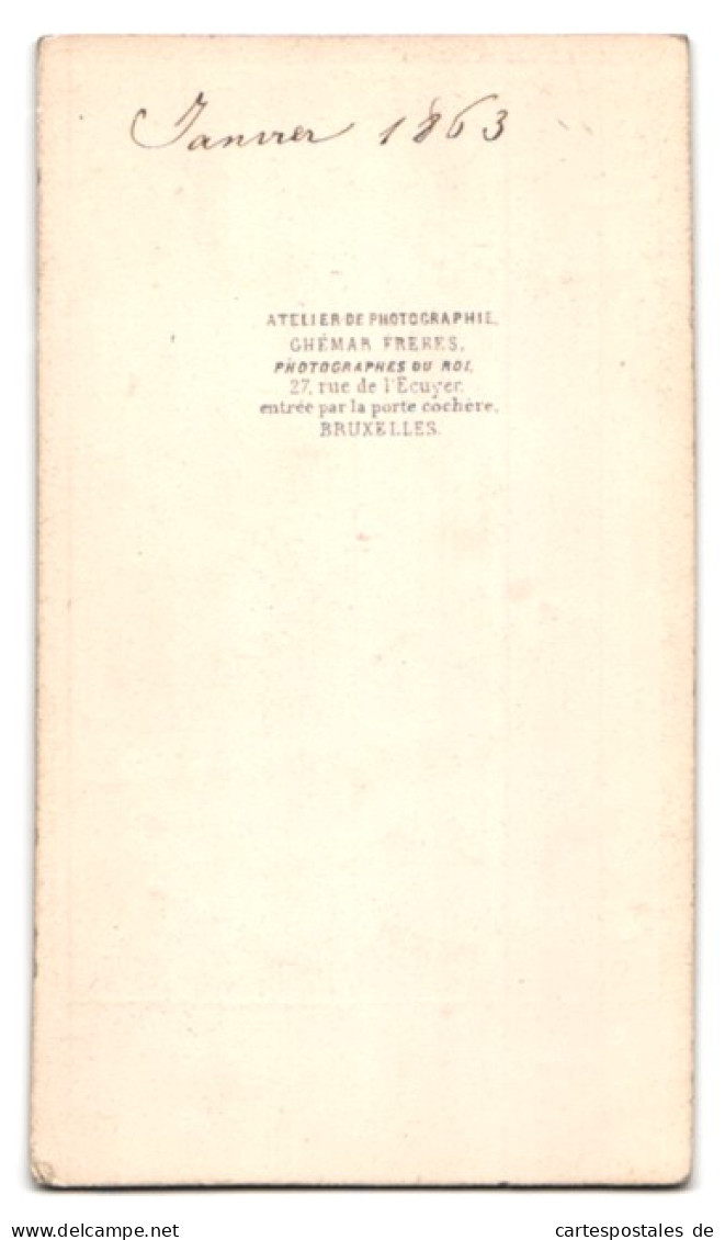 Fotografie Ghemar Freres, Bruxelles, Portrait Adrett Gekleideter Herr Im Anzug Mit Mantel Und Zylinder, 1863  - Personnes Anonymes
