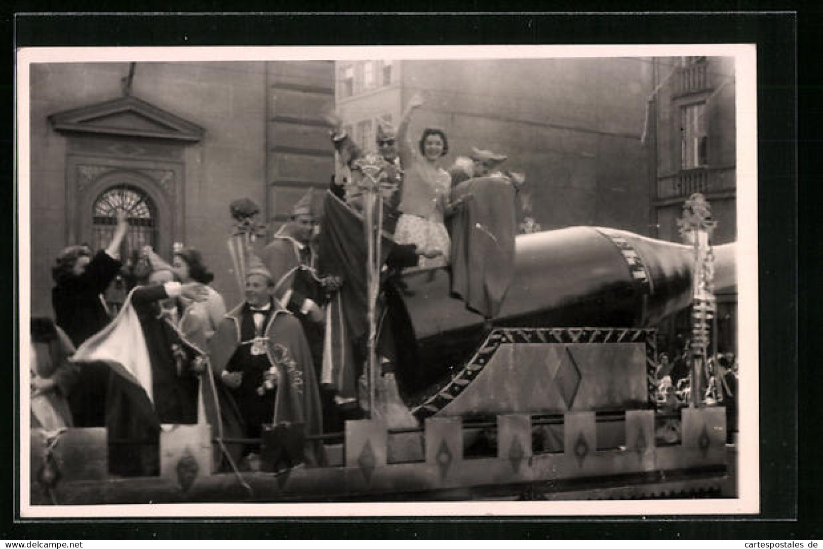 Foto-AK München, Fasching 1957, Festwagen Mit Sektflasche  - Karneval - Fasching