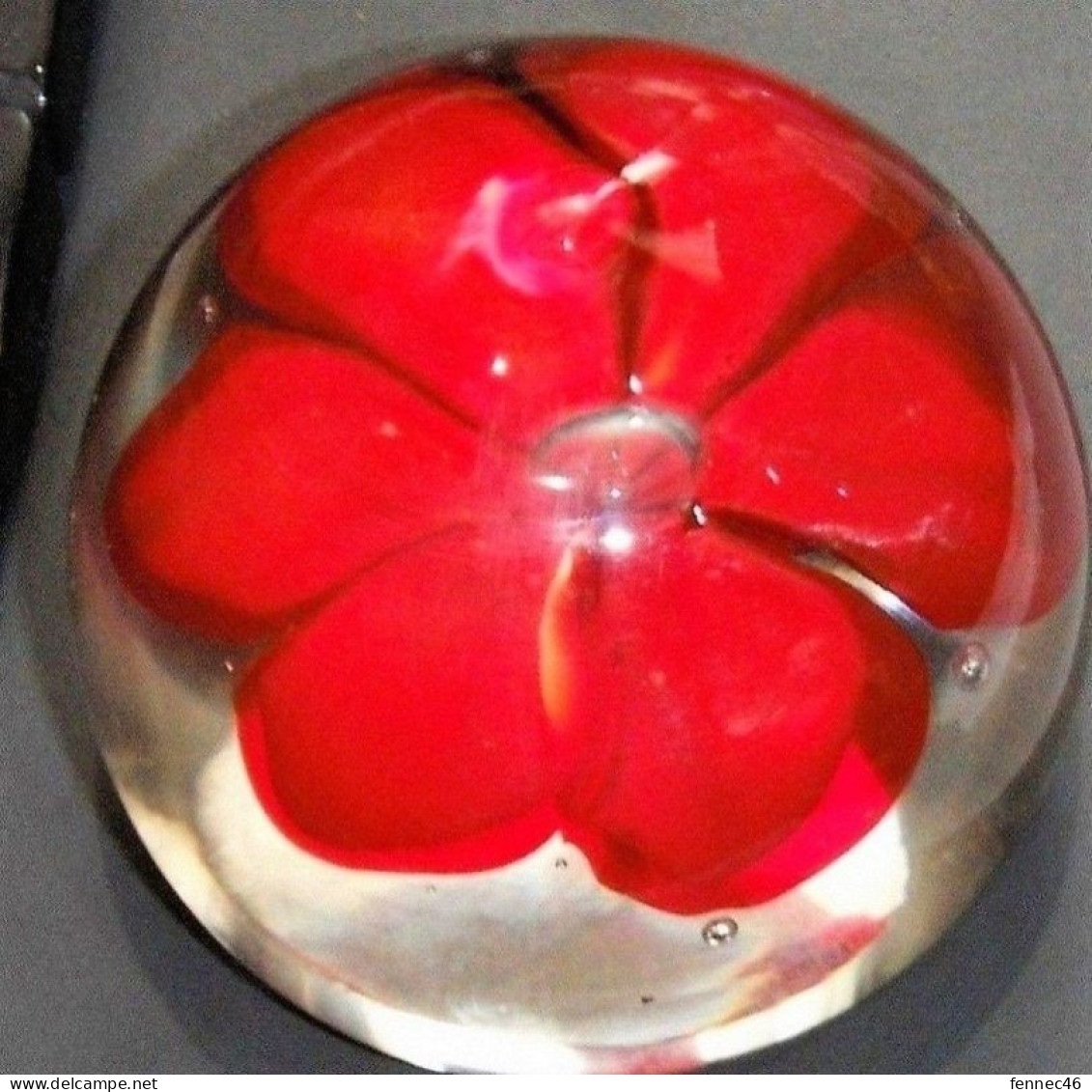 * Ancienne Boule De Verre - Presse-papiers - Déco : Une Fleur Rouge - Presse-papiers