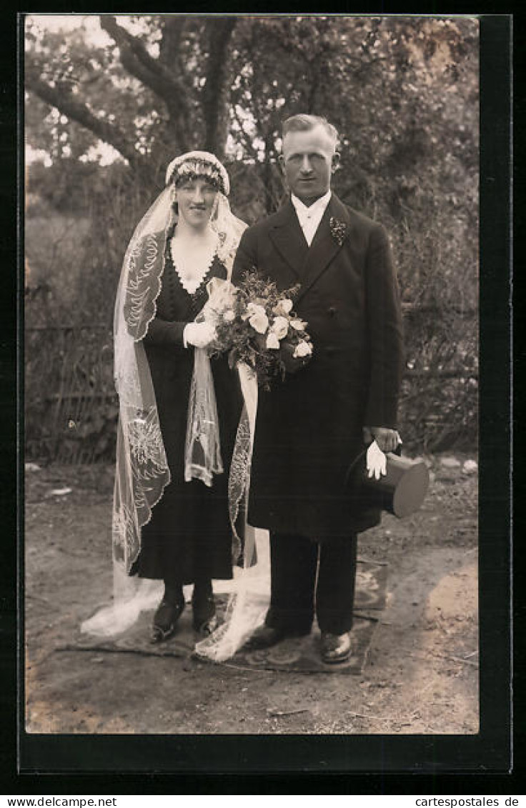 Foto-AK Frisch Getrautes Brautpaar  - Hochzeiten