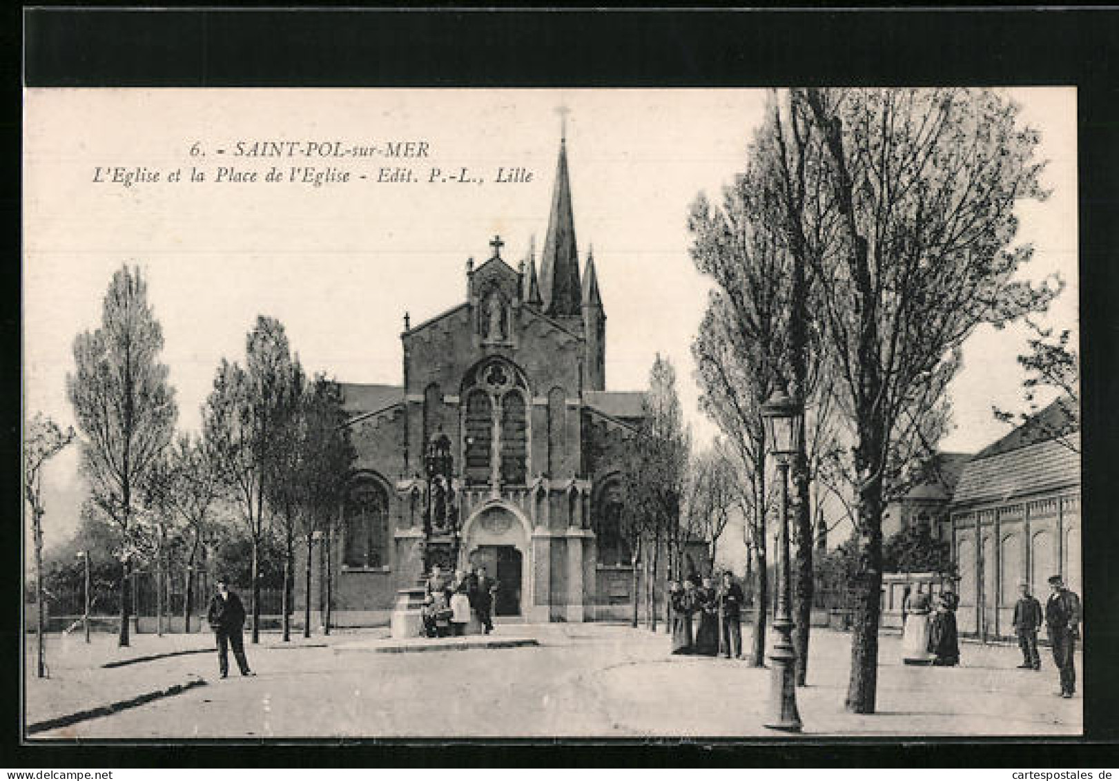 CPA St-Pol-sur-Mer, L`Eglise Et La Place De L`Eglise  - Saint Pol Sur Mer