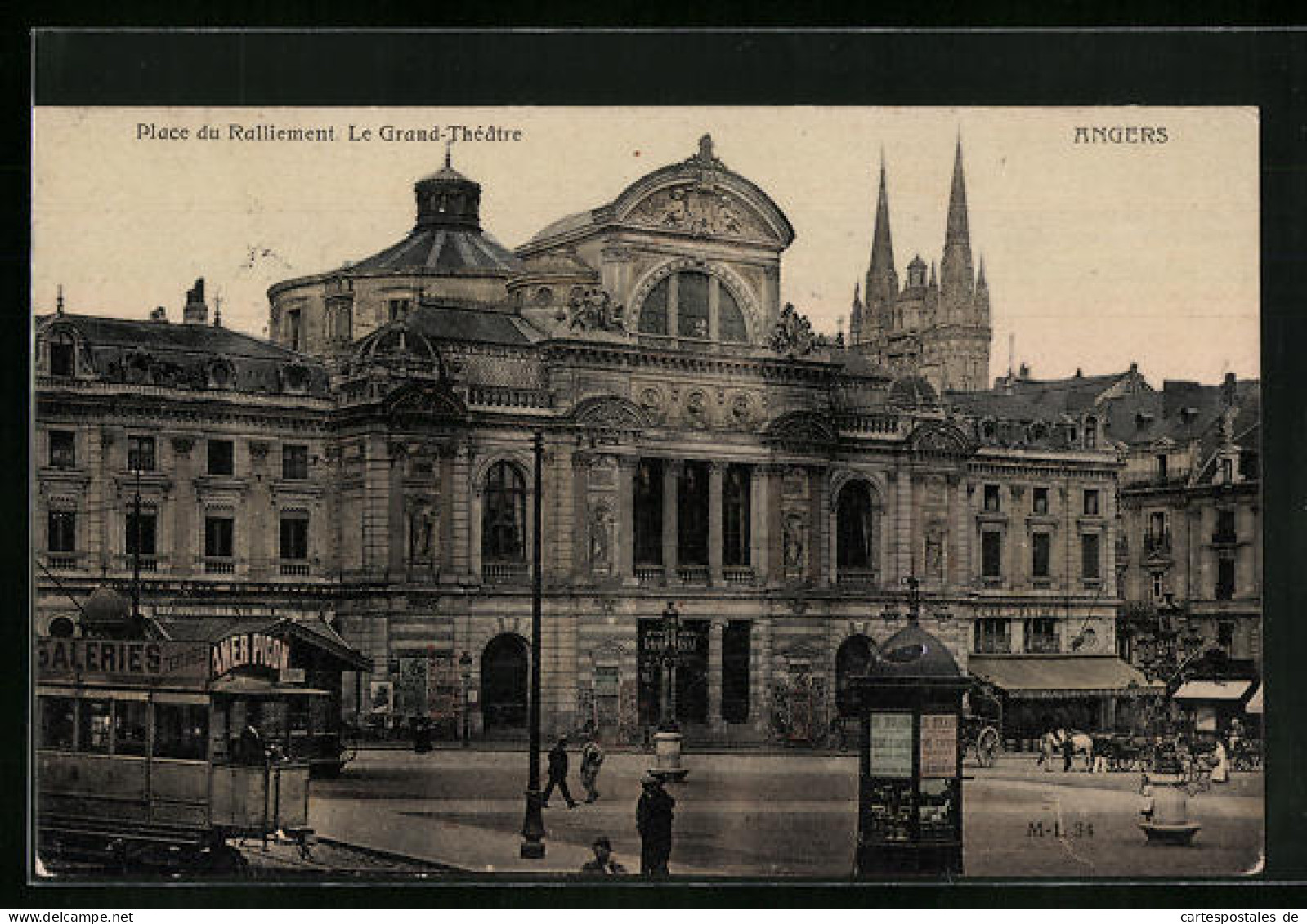 AK Angers, Place Du Ralliement, Le Grand-Théâtre, Strassenbahn  - Strassenbahnen