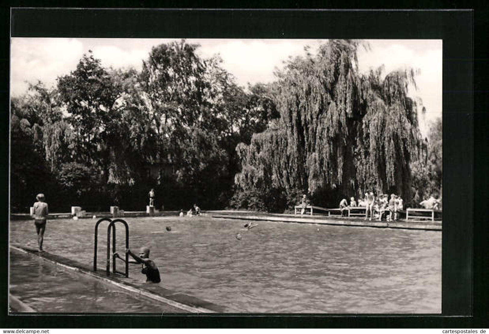 AK Lützen /Weissenfels, Schwimmbad Mit Badegästen  - Weissenfels