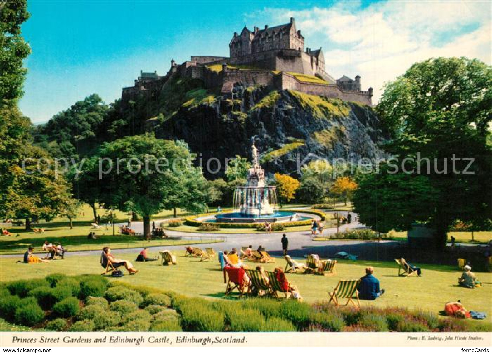 73589236 Edinburgh Princes Street Gardens And Edinburgh Castle Edinburgh - Andere & Zonder Classificatie