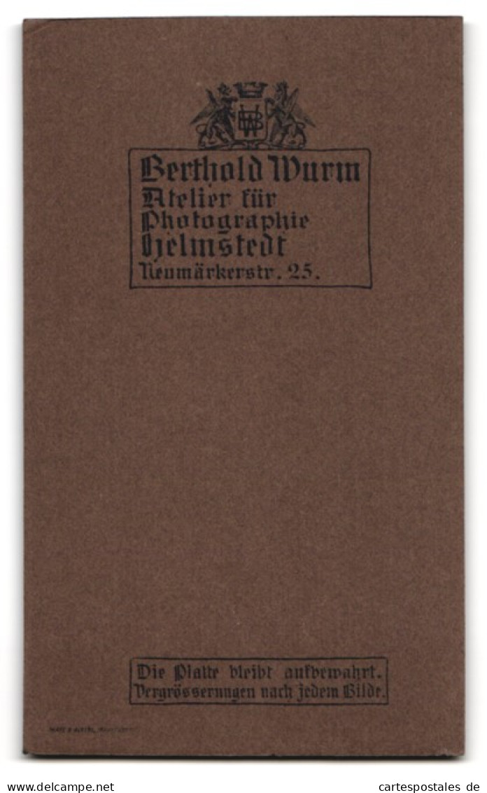 Fotografie Berthold Wurm, Helmstedt, Neumärklerstrasse 25, Kleinkind Im Taufkleid  - Anonyme Personen