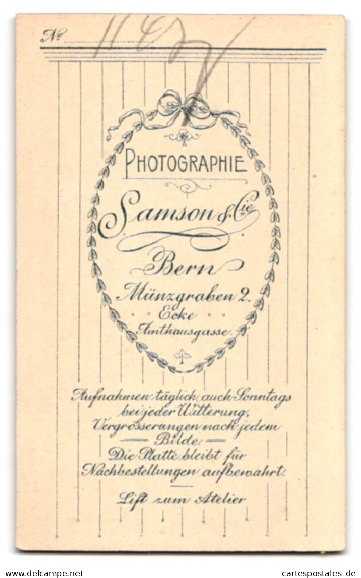 Fotografie Samson & Co, Bern, Münzgraben 2, Bürgerliche Dame Mit Schleife Im Haar  - Anonyme Personen