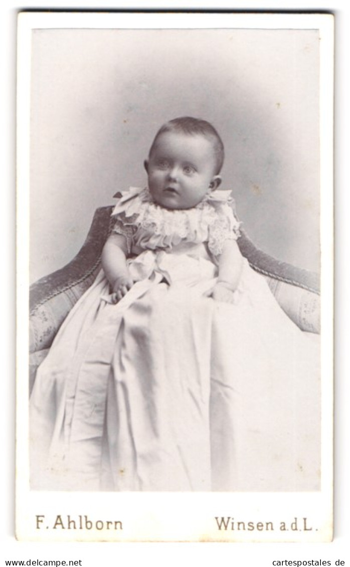 Fotografie F. Ahlborn, Winsen A. D. L., Baby Im Hübschen Taufkleid  - Anonymous Persons