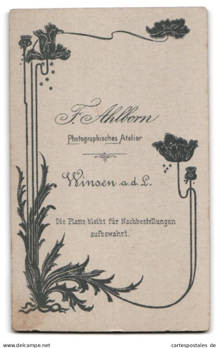 Fotografie F. Ahlborn, Winsen A.d.L., Kleinkind Auf Einem Stuhl Sitzend  - Anonymous Persons