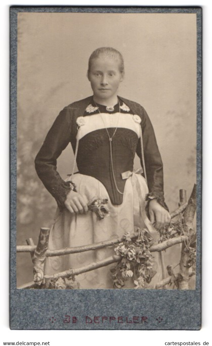 Fotografie J. B. Deppeler, Bern, Marktstrasse 46, Junge Frau Im Elegant Tailliertem Kleid  - Anonieme Personen