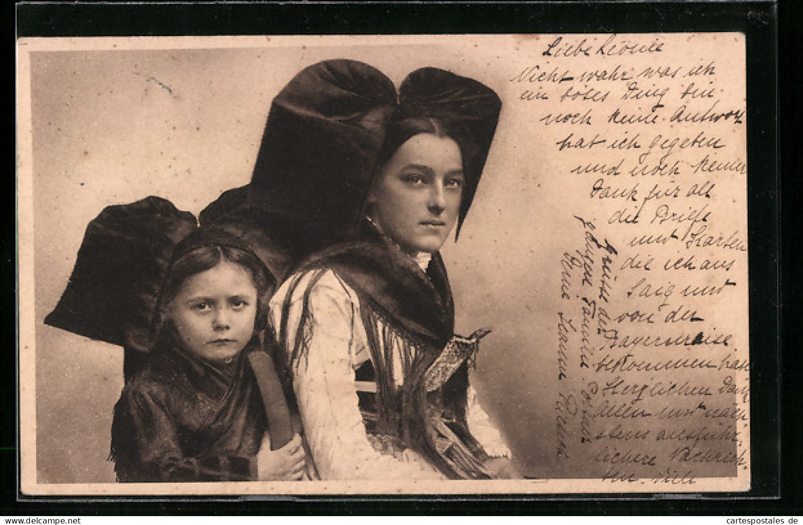 AK Junge Mutter Mit Ihrer Kleinen Tochter In Elsässischer Tracht  - Costumes
