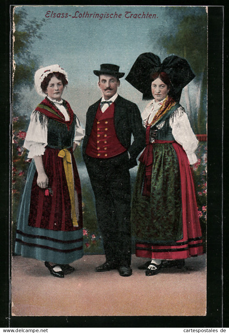 AK Mann Und Eine Frau In Elsässischer Und Eine Frau In Lothringischer Tracht  - Costumes