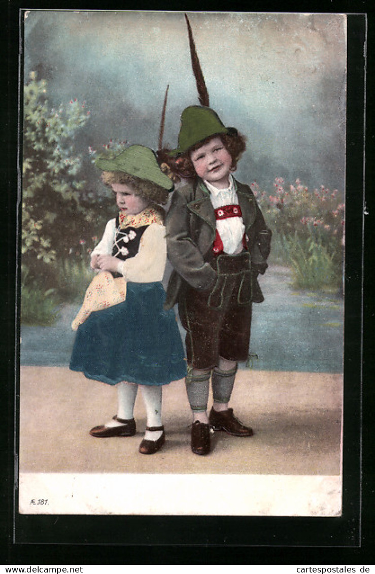 Präge-AK Bayerisches Geschwisterpaar Mit Federhüten  - Costumes