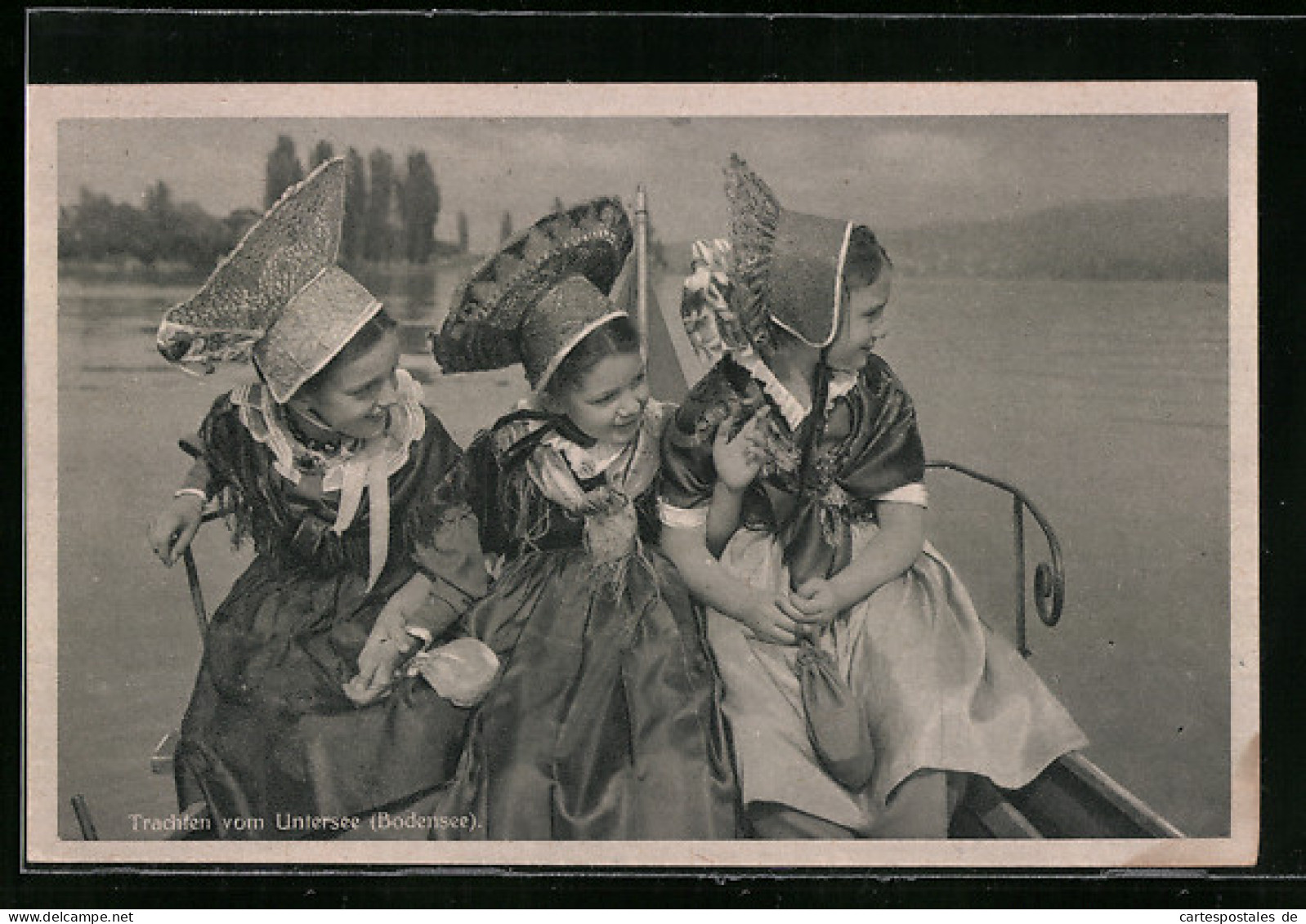 AK Drei Mädchen In Trachten Vom Untersee (Bodensee)  - Costumi