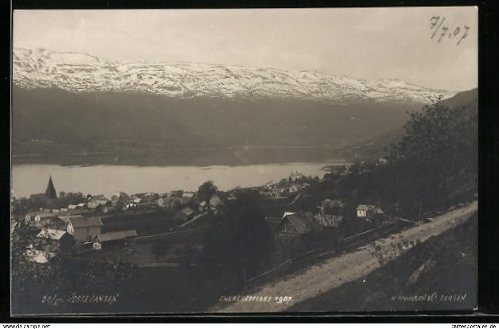AK Vossevangen, Ortsansicht Vor Bergkette  - Norwegen