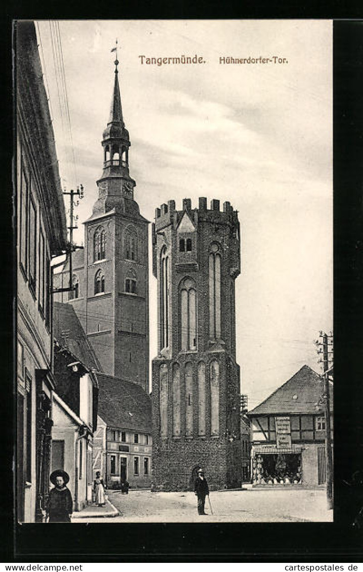 AK Tangermünde, Hühnerdorfer-Tor Mit Geschäft  - Tangermünde