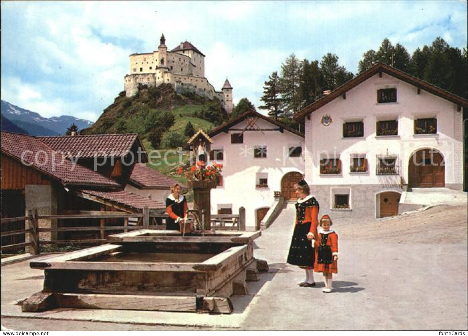 12456171 Tarasp Dorfbrunnen Mit Schloss Tarasp - Sonstige & Ohne Zuordnung