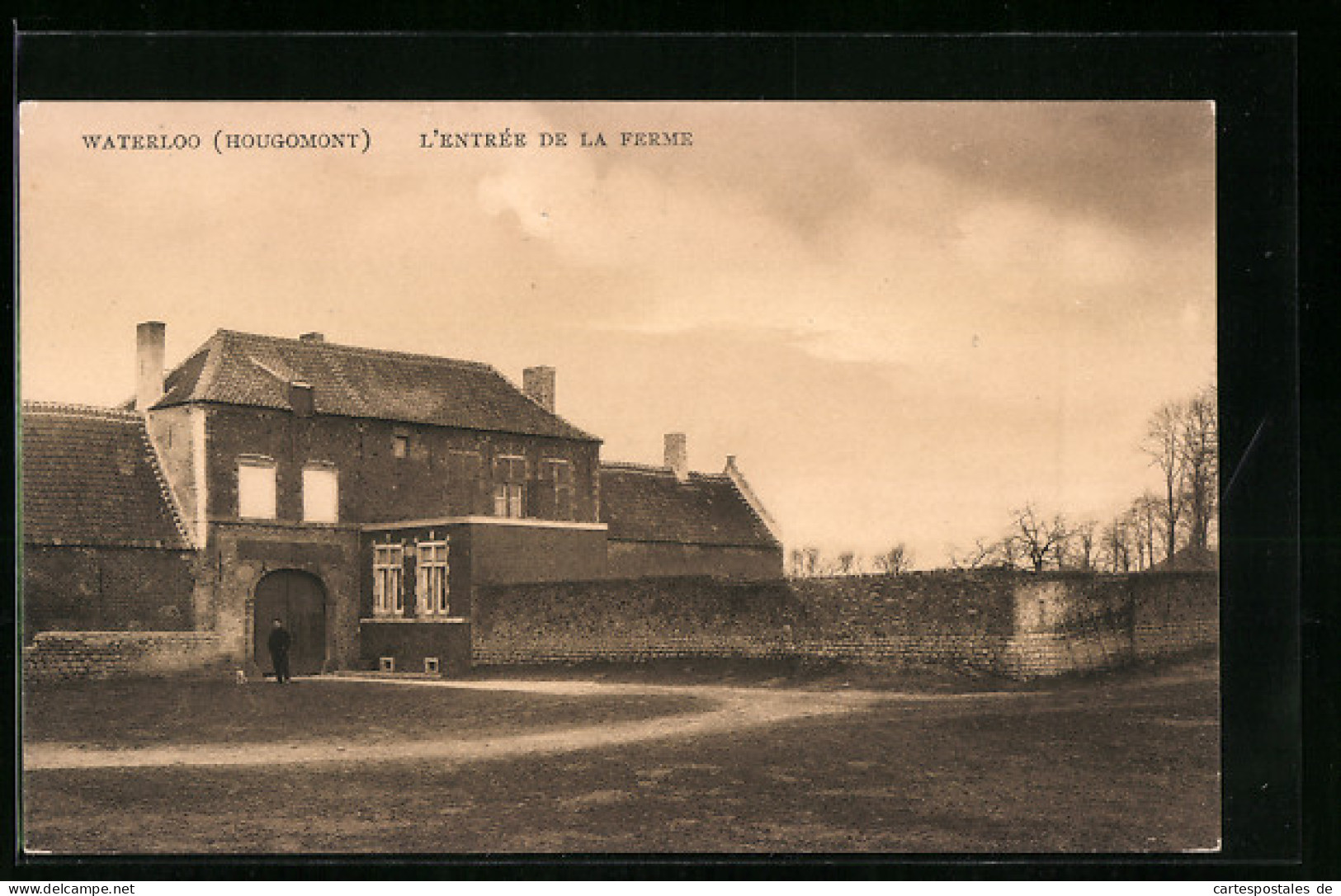 AK Waterloo (Hougomont), L`Entrèe De La Ferme  - Waterloo