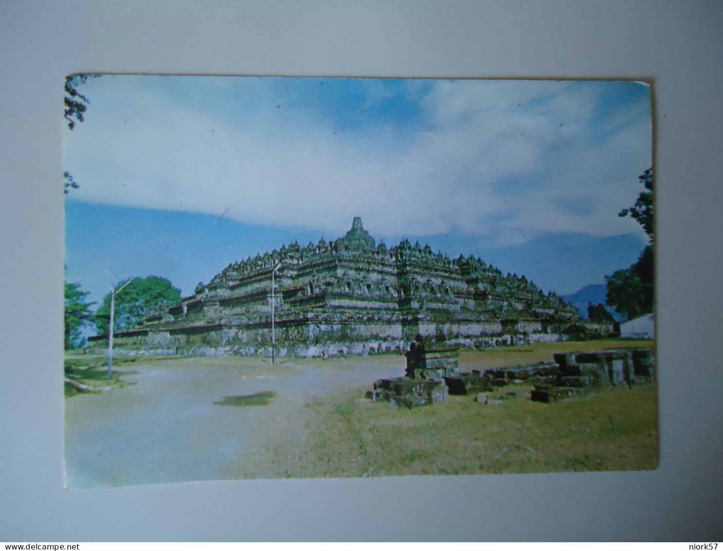 INDONESIA  POSTCARDS  BIGGGEST BUDDIST TEMPLE WITH FISHES STAMPS   FOR MORE PURHASES 10% DISCOUNT - Indonesia
