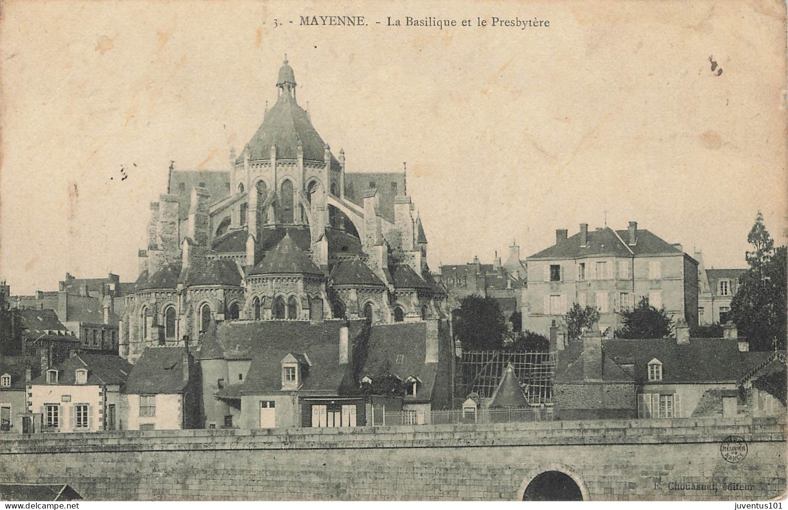CPA Mayenne-La Basilique Et Le Presbytère-3-Timbre   L2876 - Mayenne
