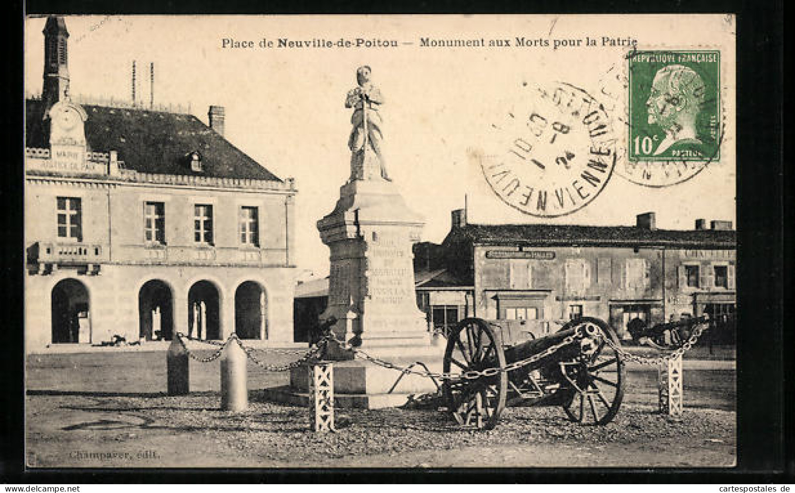 CPA Neuville-de-Poitou, Monument Aux Morts Pour La Patrie  - Neuville En Poitou