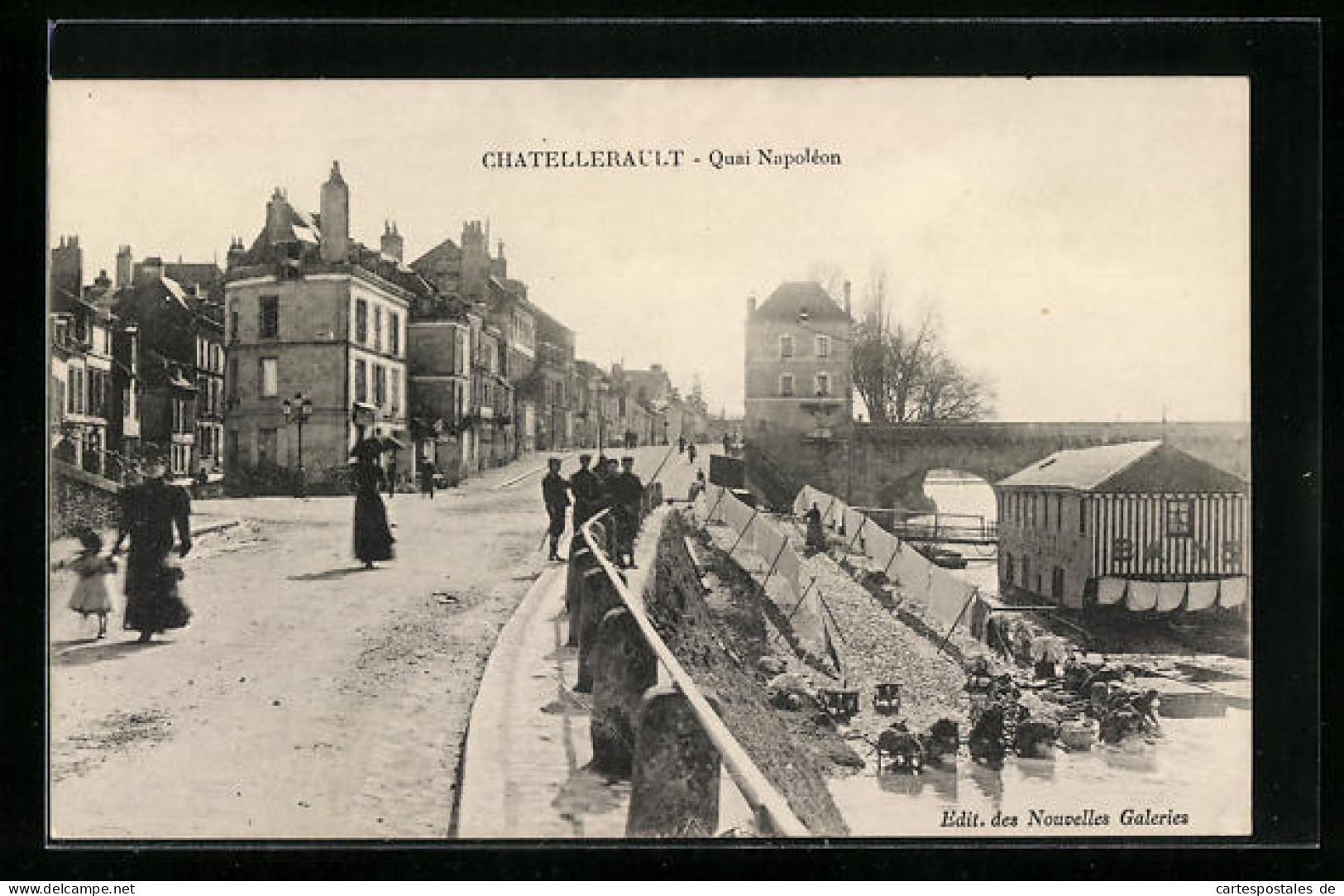 CPA Chatellerault, Quai Napoléon  - Chatellerault